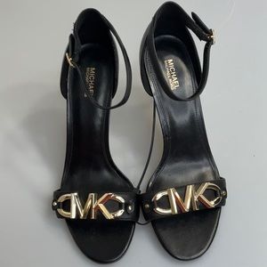 Make: Michael Kors Brand New without tag